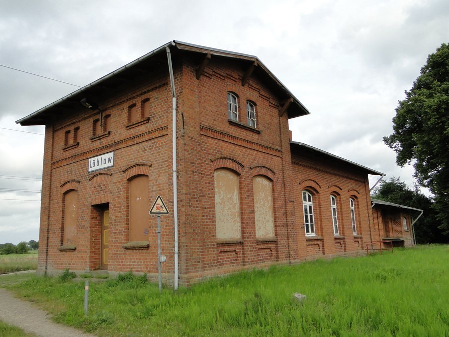 File:Lüblow Bahnhof 2013-07-14 5.JPG