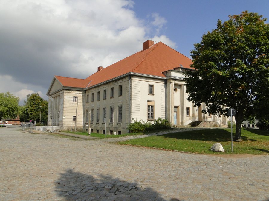 File:Mestlin Kulturhaus 2014-09-08.JPG