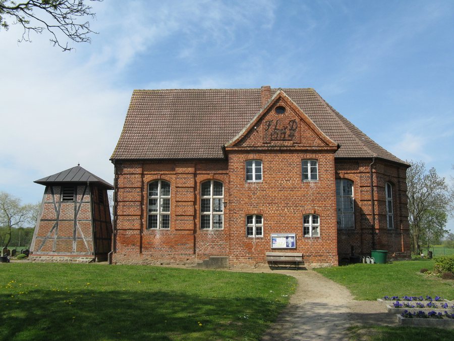 File:Balow Kirche 2008-04-28 120.jpg