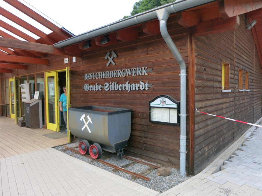 Eingang des Besucherbergwerks Grube Silberhardt
