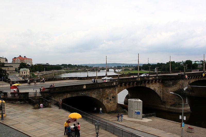 Augustusbrücke über der Elbe in Dresden